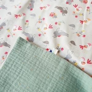 La serviette élastiquée de Pâques