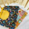Le grand bavoir Mon Patchwork Fleuri – Image 2